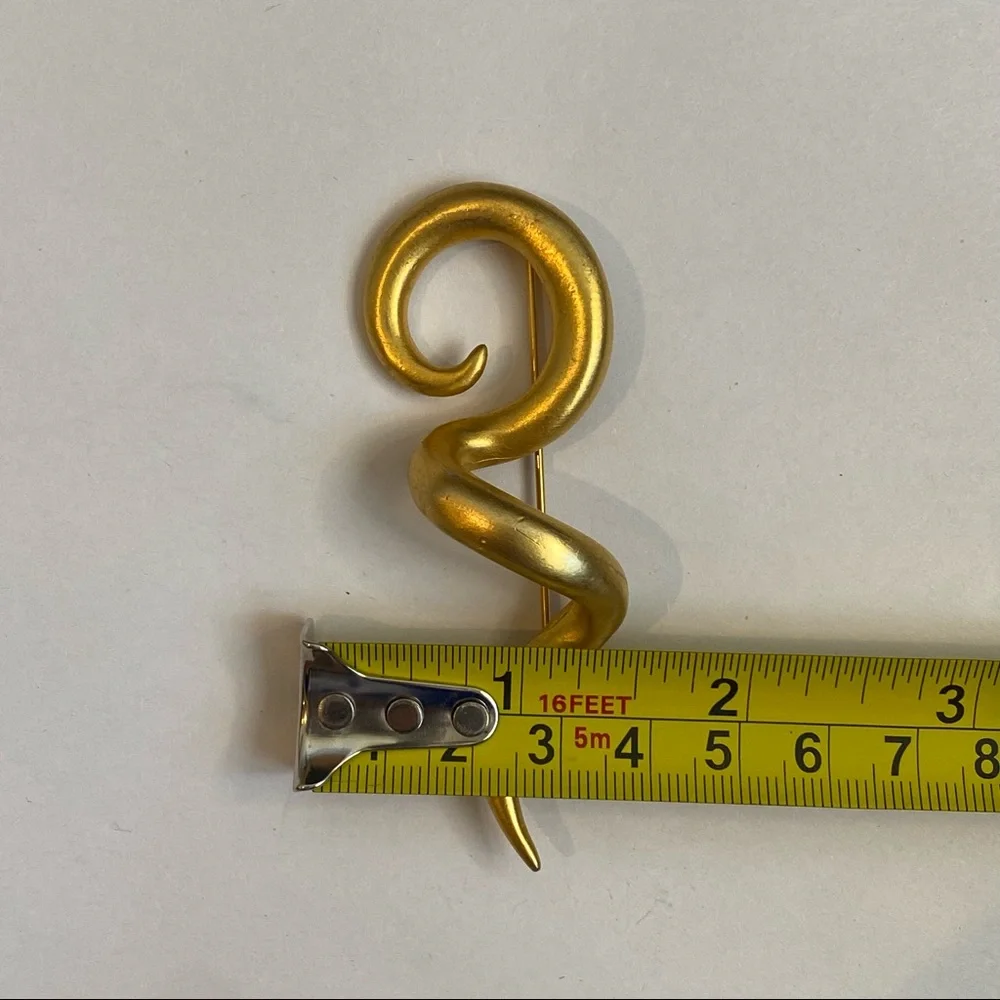 Vintage matte gold toned‎ swirl statement piece jewelry lapel pin brooch